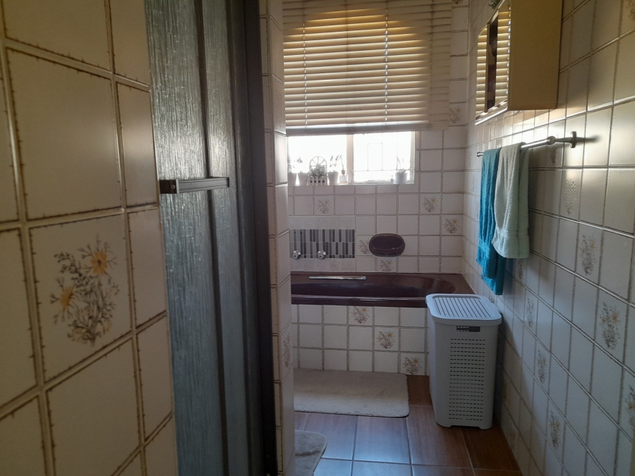 3 Bedroom Property for Sale in Ridgeway Gauteng