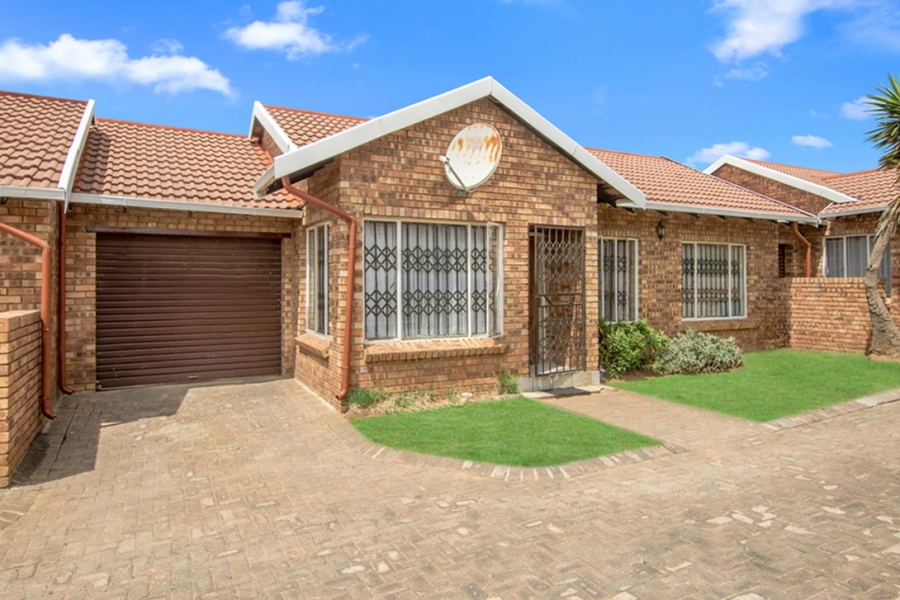 To Let 3 Bedroom Property for Rent in Groblerpark Gauteng