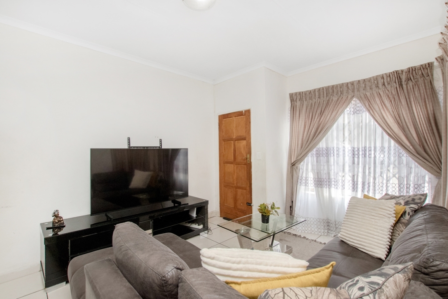 To Let 3 Bedroom Property for Rent in Groblerpark Gauteng