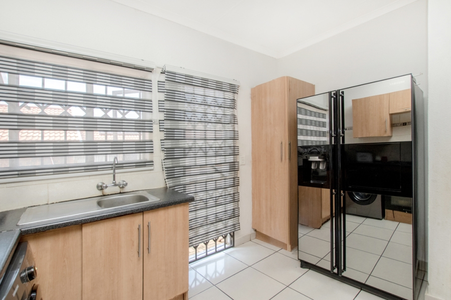 To Let 3 Bedroom Property for Rent in Groblerpark Gauteng