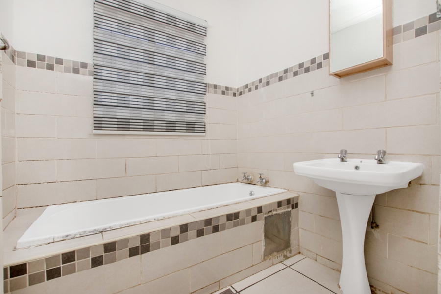 To Let 3 Bedroom Property for Rent in Groblerpark Gauteng