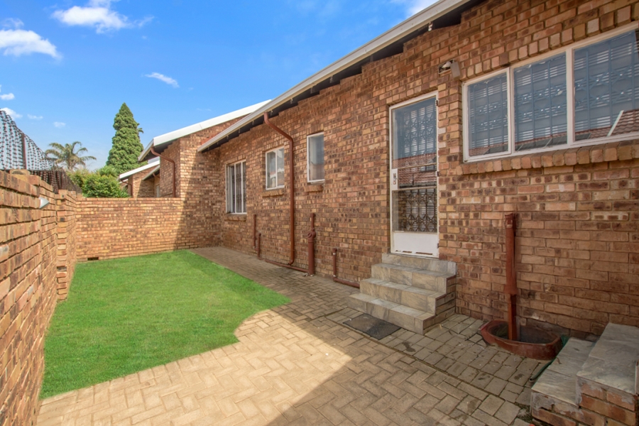 To Let 3 Bedroom Property for Rent in Groblerpark Gauteng
