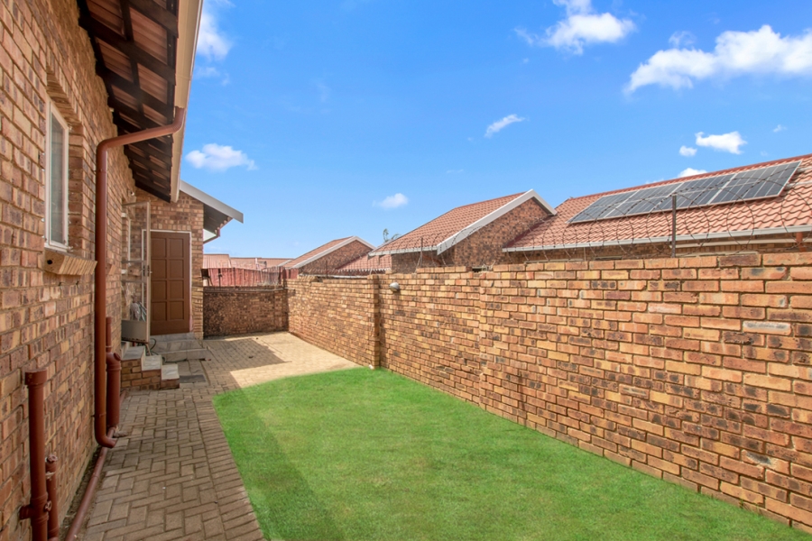 To Let 3 Bedroom Property for Rent in Groblerpark Gauteng