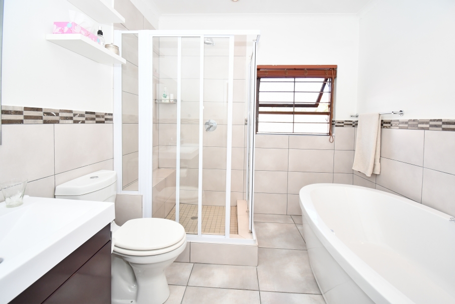 4 Bedroom Property for Sale in Atholl Gauteng