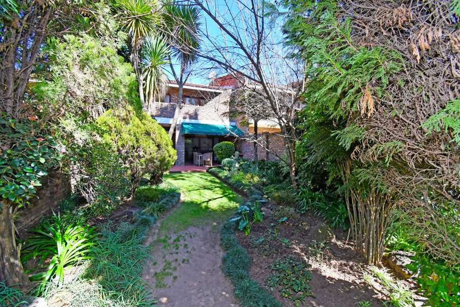 4 Bedroom Property for Sale in Atholl Gauteng