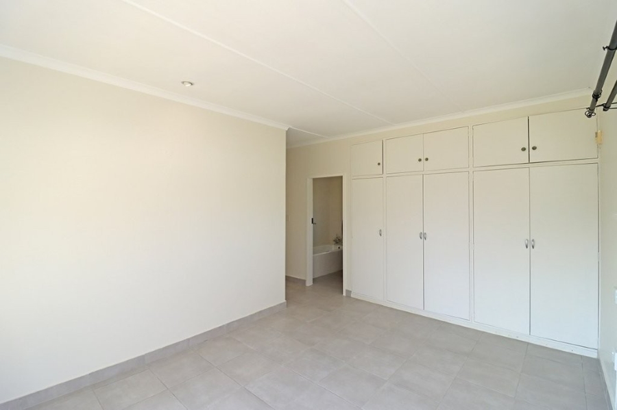 To Let 4 Bedroom Property for Rent in Lyndhurst Gauteng