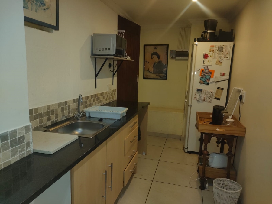 1 Bedroom Property for Sale in Linden Gauteng
