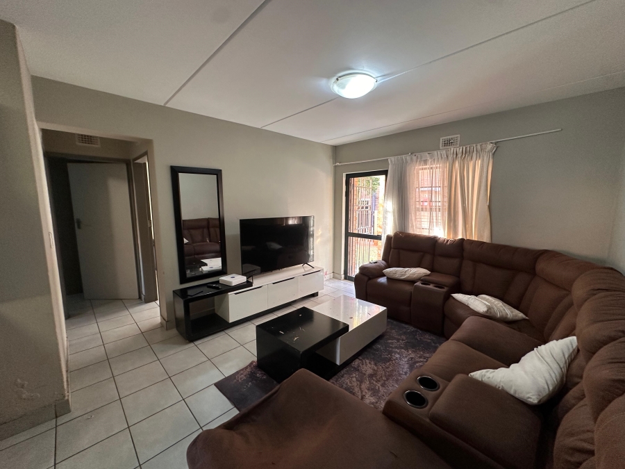 2 Bedroom Property for Sale in Heuweloord Gauteng