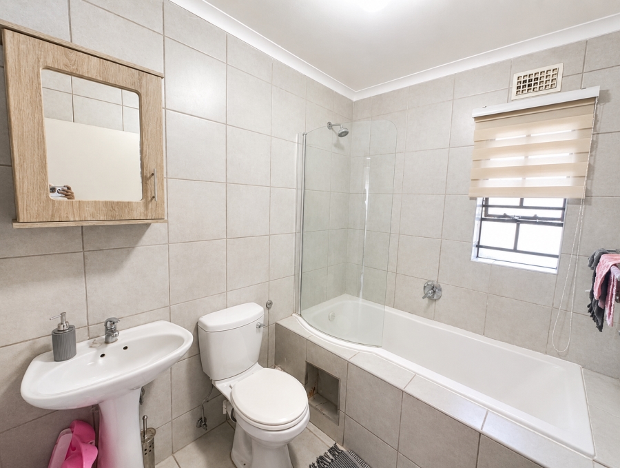2 Bedroom Property for Sale in Heuweloord Gauteng