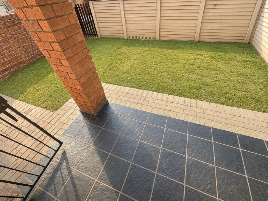 2 Bedroom Property for Sale in Heuweloord Gauteng