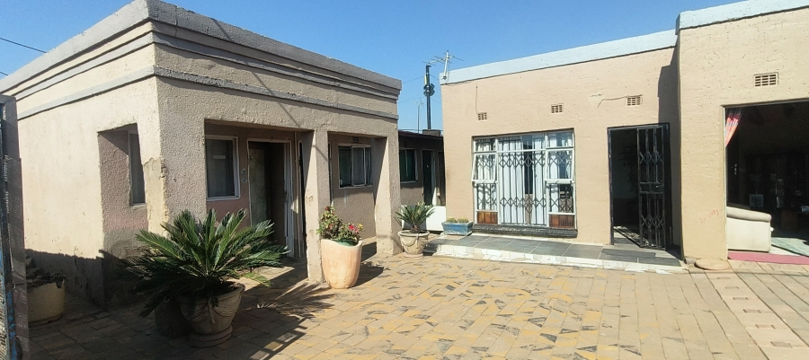 2 Bedroom Property for Sale in Tshepisong Gauteng