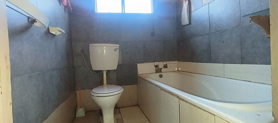 2 Bedroom Property for Sale in Tshepisong Gauteng