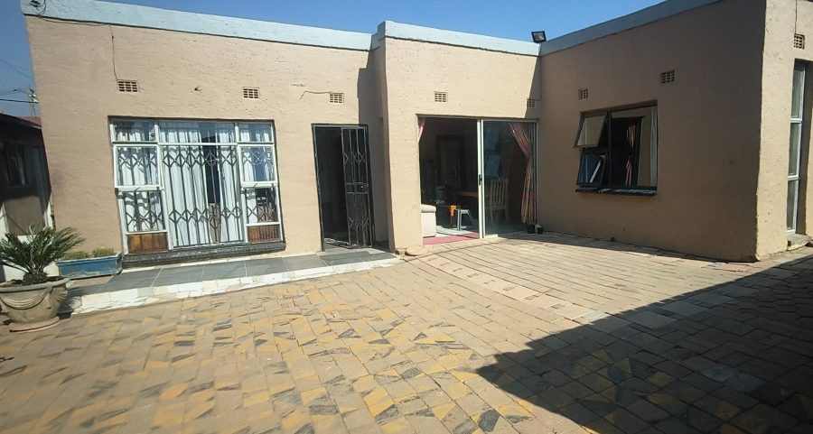2 Bedroom Property for Sale in Tshepisong Gauteng