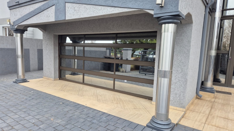 5 Bedroom Property for Sale in Helderwyk Gauteng