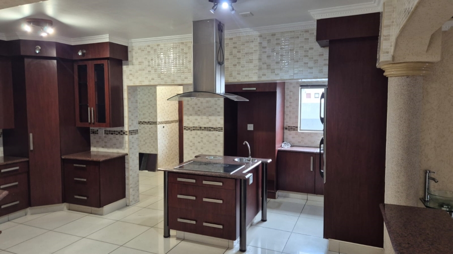 5 Bedroom Property for Sale in Helderwyk Gauteng