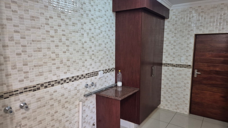 5 Bedroom Property for Sale in Helderwyk Gauteng