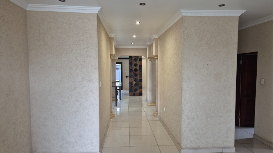 5 Bedroom Property for Sale in Helderwyk Gauteng