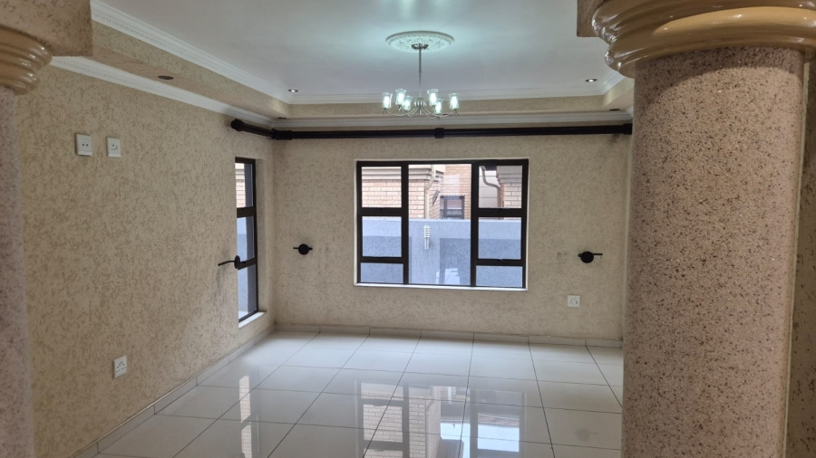5 Bedroom Property for Sale in Helderwyk Gauteng