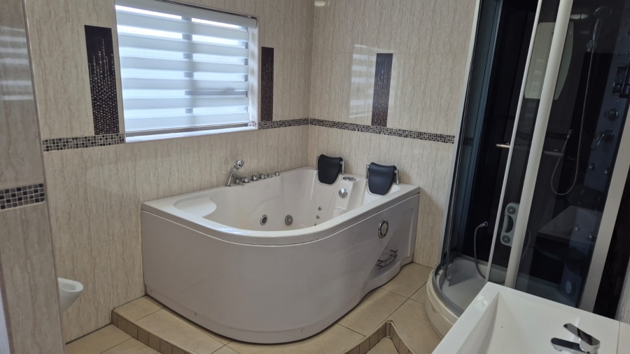 5 Bedroom Property for Sale in Helderwyk Gauteng