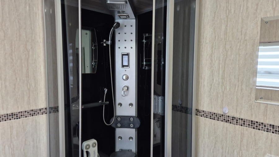 5 Bedroom Property for Sale in Helderwyk Gauteng