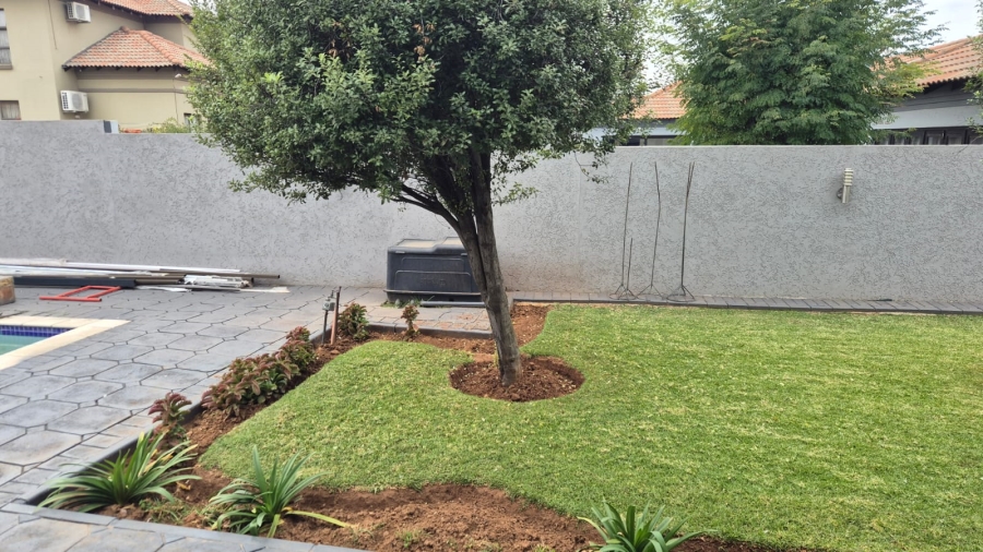 5 Bedroom Property for Sale in Helderwyk Gauteng