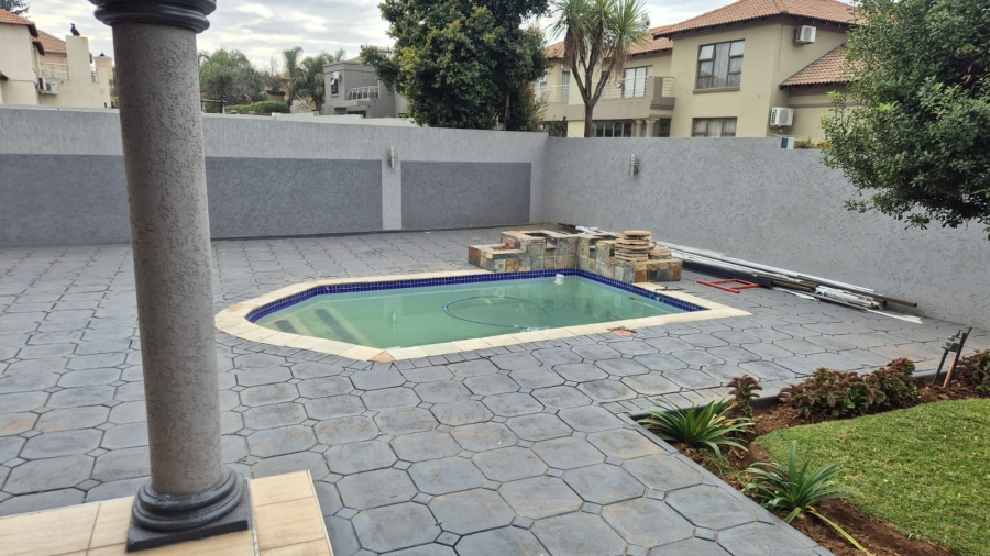 5 Bedroom Property for Sale in Helderwyk Gauteng