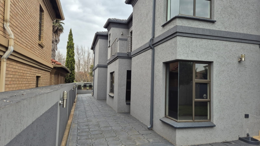 5 Bedroom Property for Sale in Helderwyk Gauteng
