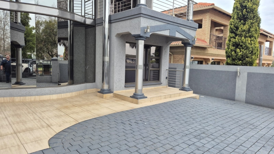 5 Bedroom Property for Sale in Helderwyk Gauteng
