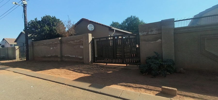 3 Bedroom Property for Sale in Protea Glen Gauteng