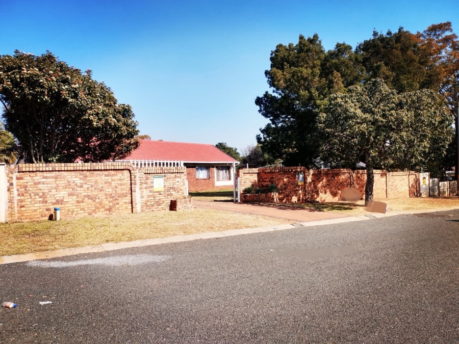 3 Bedroom Property for Sale in Brackendowns Gauteng