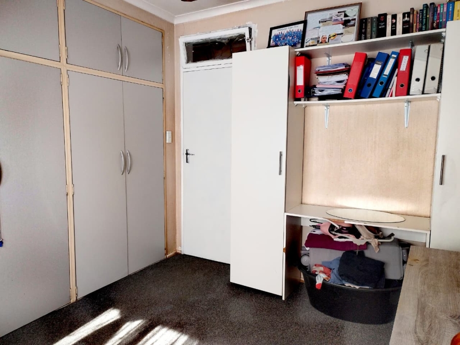 3 Bedroom Property for Sale in Brackendowns Gauteng
