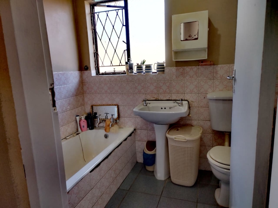 3 Bedroom Property for Sale in Brackendowns Gauteng