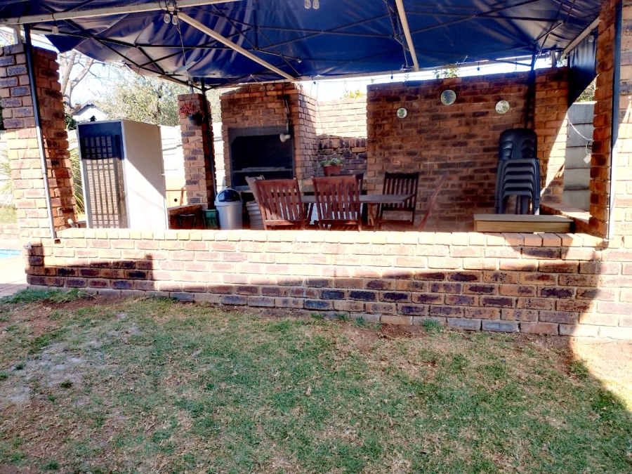 3 Bedroom Property for Sale in Brackendowns Gauteng