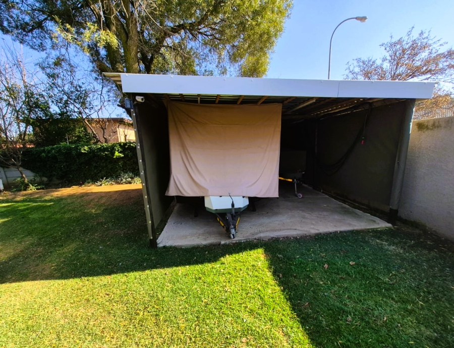 4 Bedroom Property for Sale in Falcon Ridge Gauteng