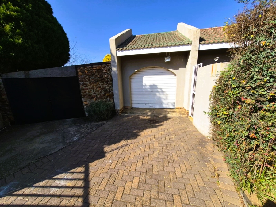 4 Bedroom Property for Sale in Falcon Ridge Gauteng