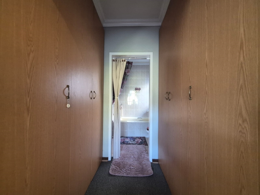 3 Bedroom Property for Sale in Three Rivers Proper Gauteng