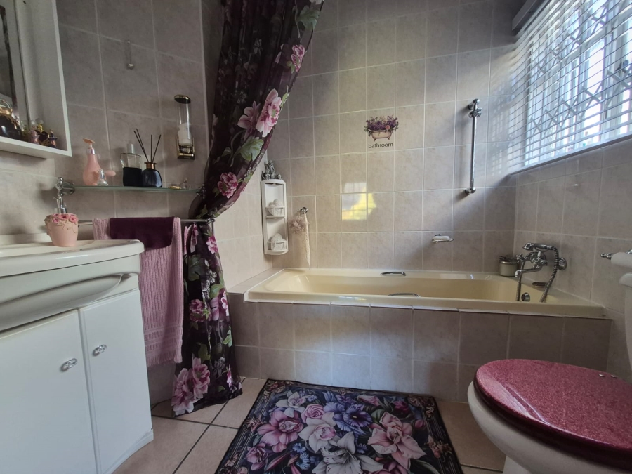 3 Bedroom Property for Sale in Three Rivers Proper Gauteng