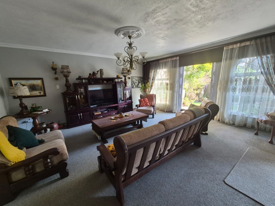 3 Bedroom Property for Sale in Three Rivers Proper Gauteng