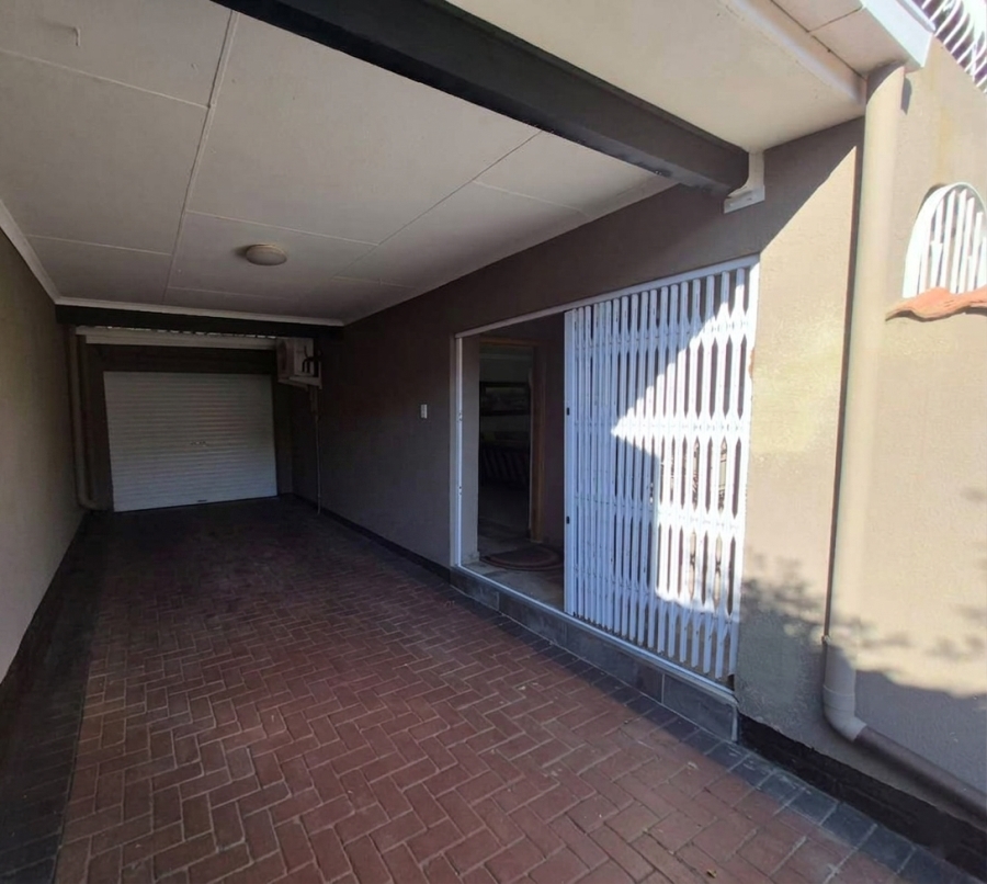 3 Bedroom Property for Sale in Three Rivers Proper Gauteng
