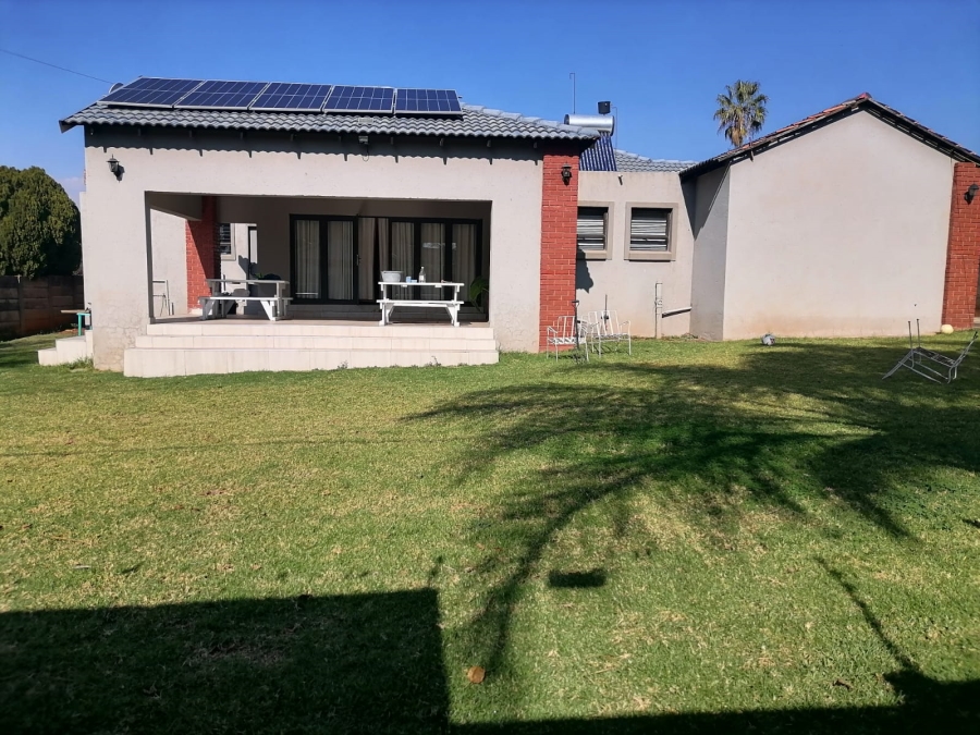 4 Bedroom Property for Sale in Heuweloord Gauteng