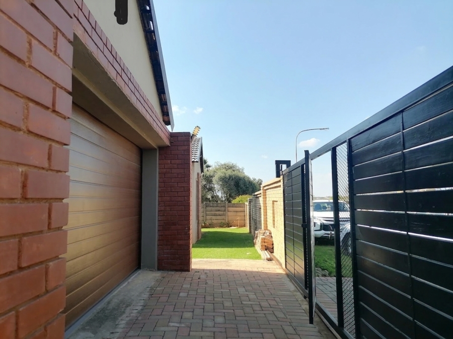 4 Bedroom Property for Sale in Heuweloord Gauteng