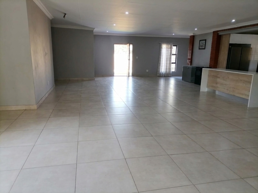 4 Bedroom Property for Sale in Heuweloord Gauteng