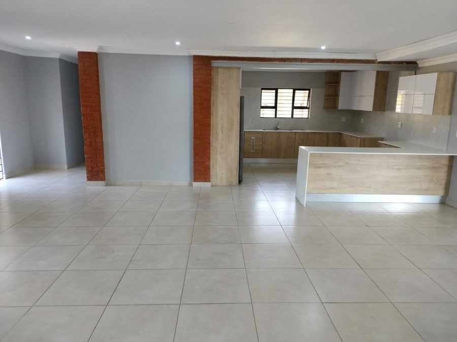 4 Bedroom Property for Sale in Heuweloord Gauteng