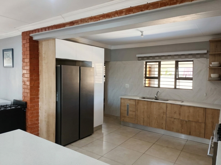 4 Bedroom Property for Sale in Heuweloord Gauteng