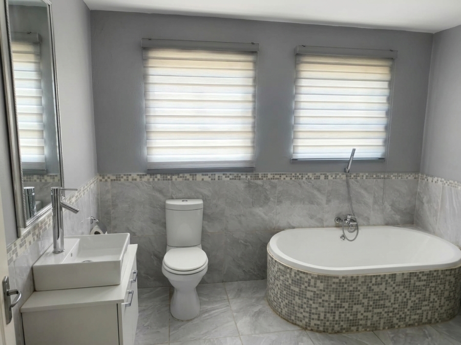 4 Bedroom Property for Sale in Heuweloord Gauteng