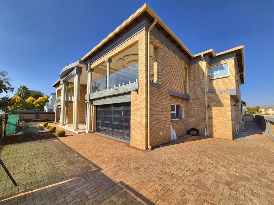 6 Bedroom Property for Sale in Helderwyk Gauteng