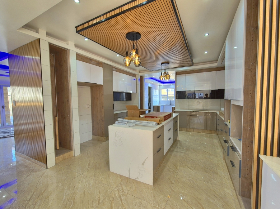 6 Bedroom Property for Sale in Helderwyk Gauteng