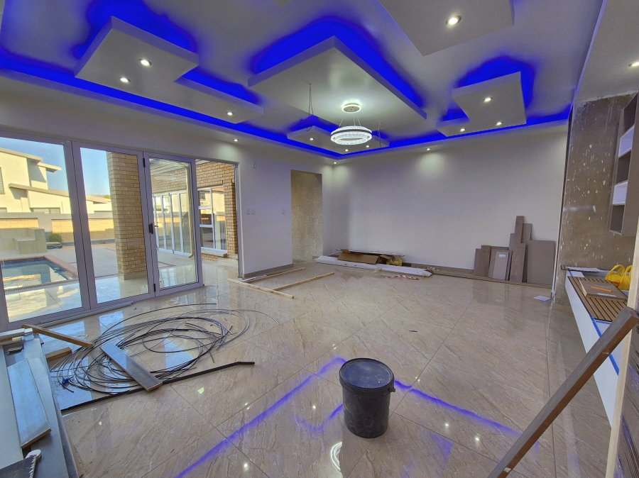 6 Bedroom Property for Sale in Helderwyk Gauteng