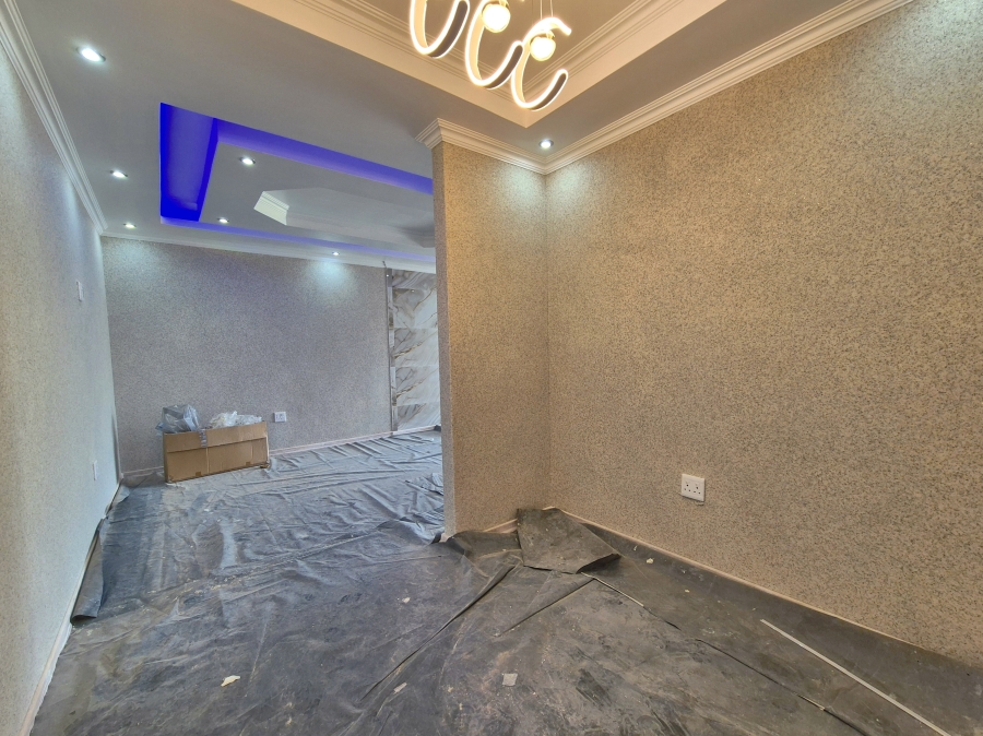 6 Bedroom Property for Sale in Helderwyk Gauteng