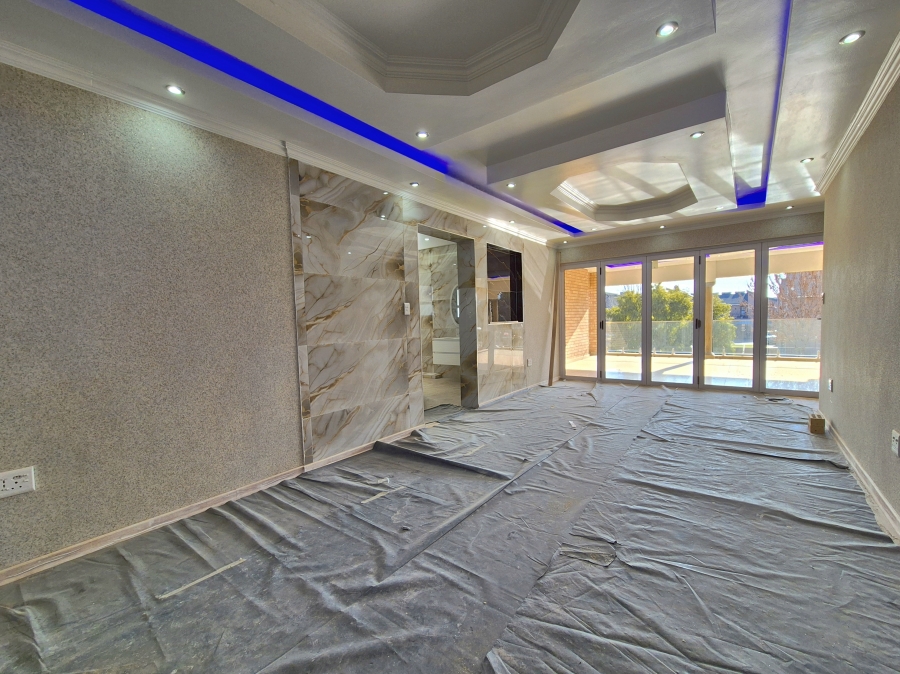 6 Bedroom Property for Sale in Helderwyk Gauteng